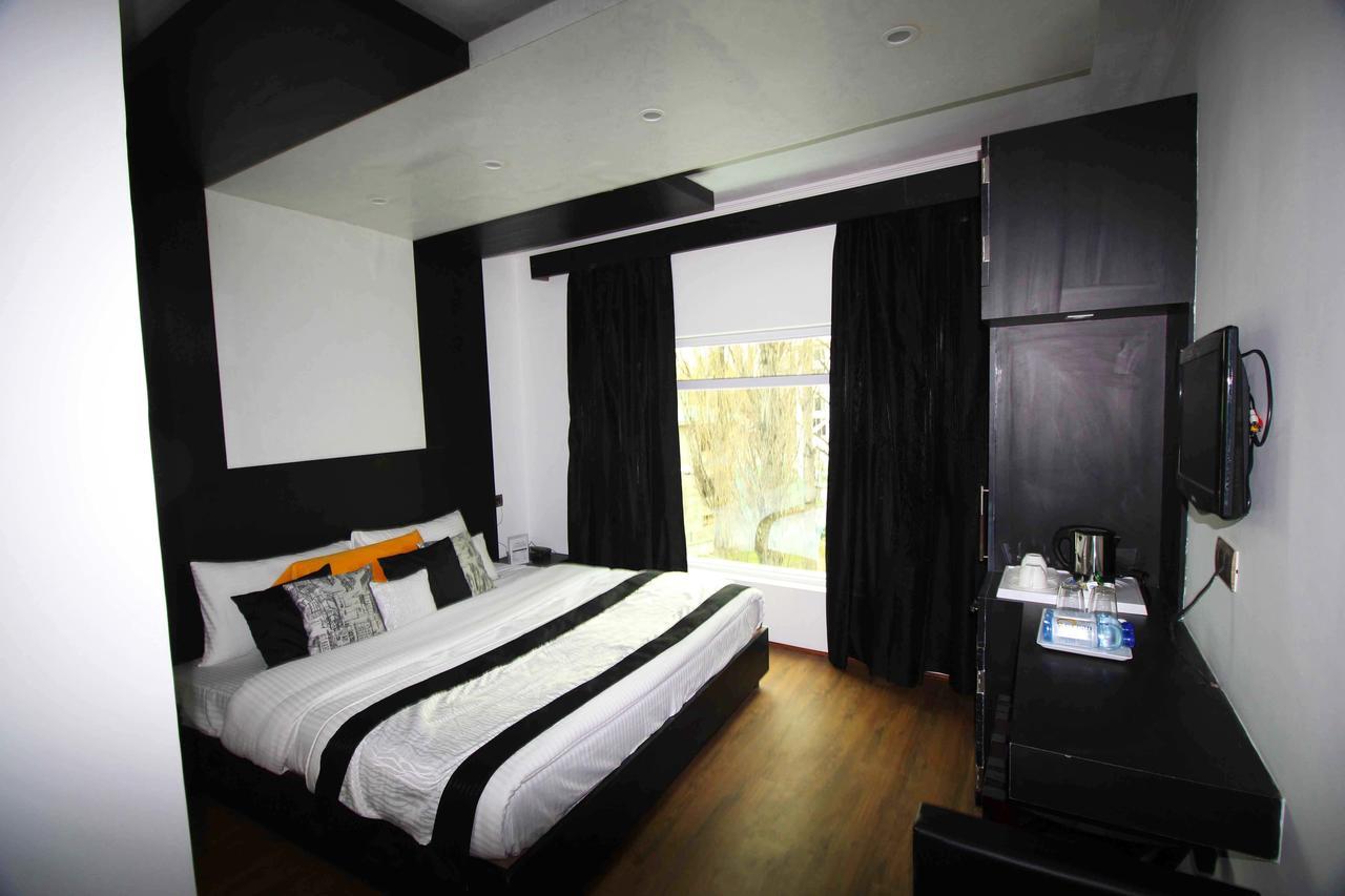 Hotel Green Leaf Srīnagar Kültér fotó